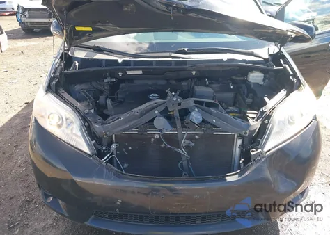 2011 Toyota Sienna Le V6 z USA, uszkodzony, nr VIN 5TDKK3DC2BS033400